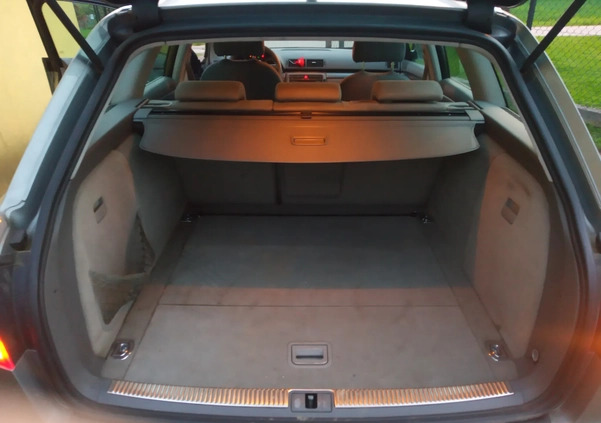 Audi A4 cena 8500 przebieg: 433700, rok produkcji 2004 z Radymno małe 211